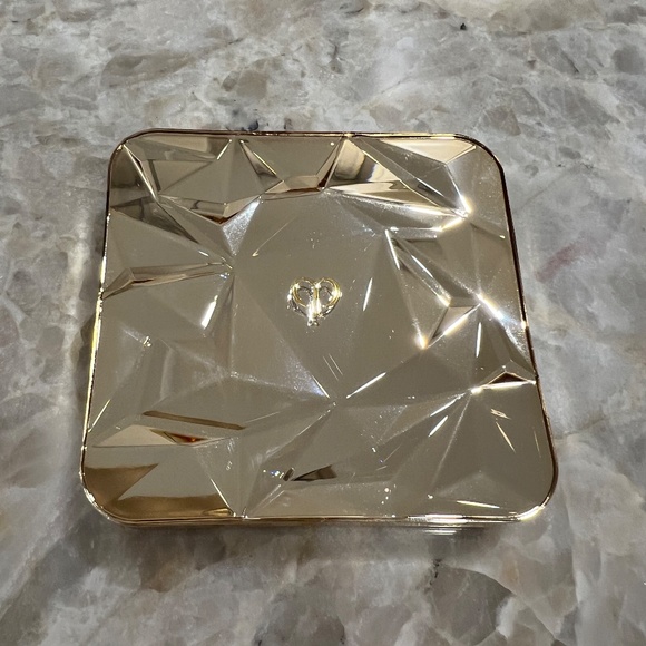 Cle de Peau Beaute Luminizing Face Enhancer - Picture 8 of 10